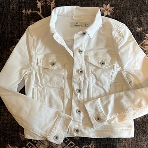 BRAND NEW! Vineyard Vine White Denim Jacket